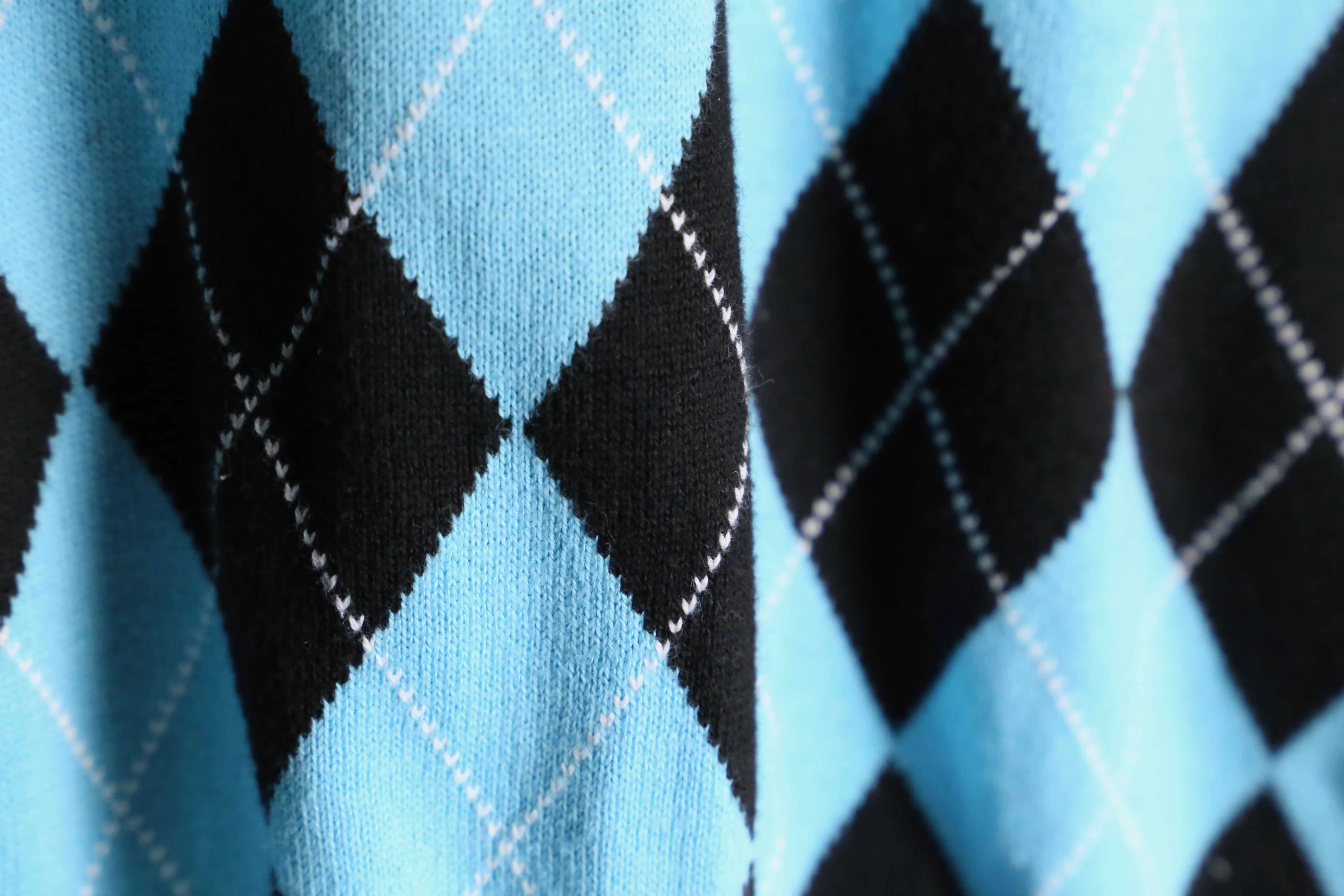 black × sax blue argyle check knit vest