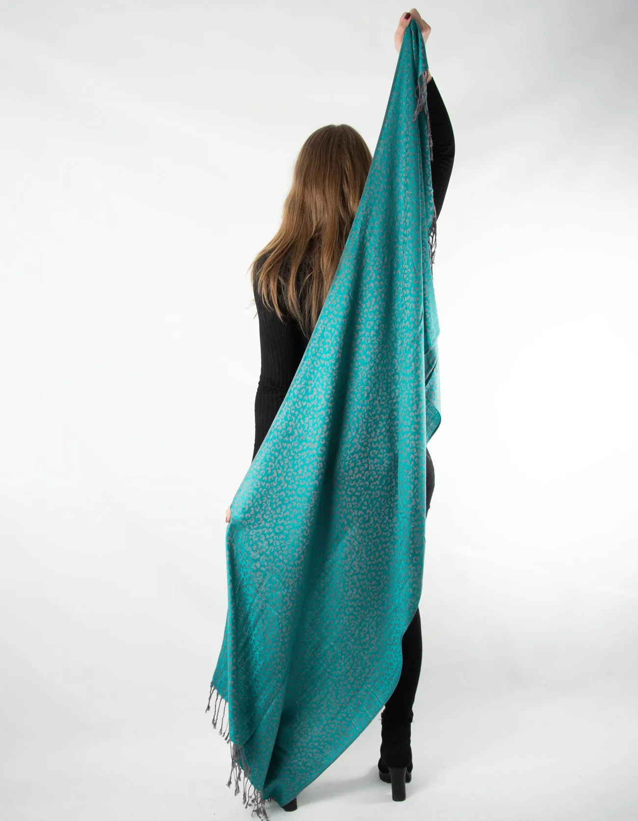 Leopard Print Pattern Pashmina Green And Metallic Grey